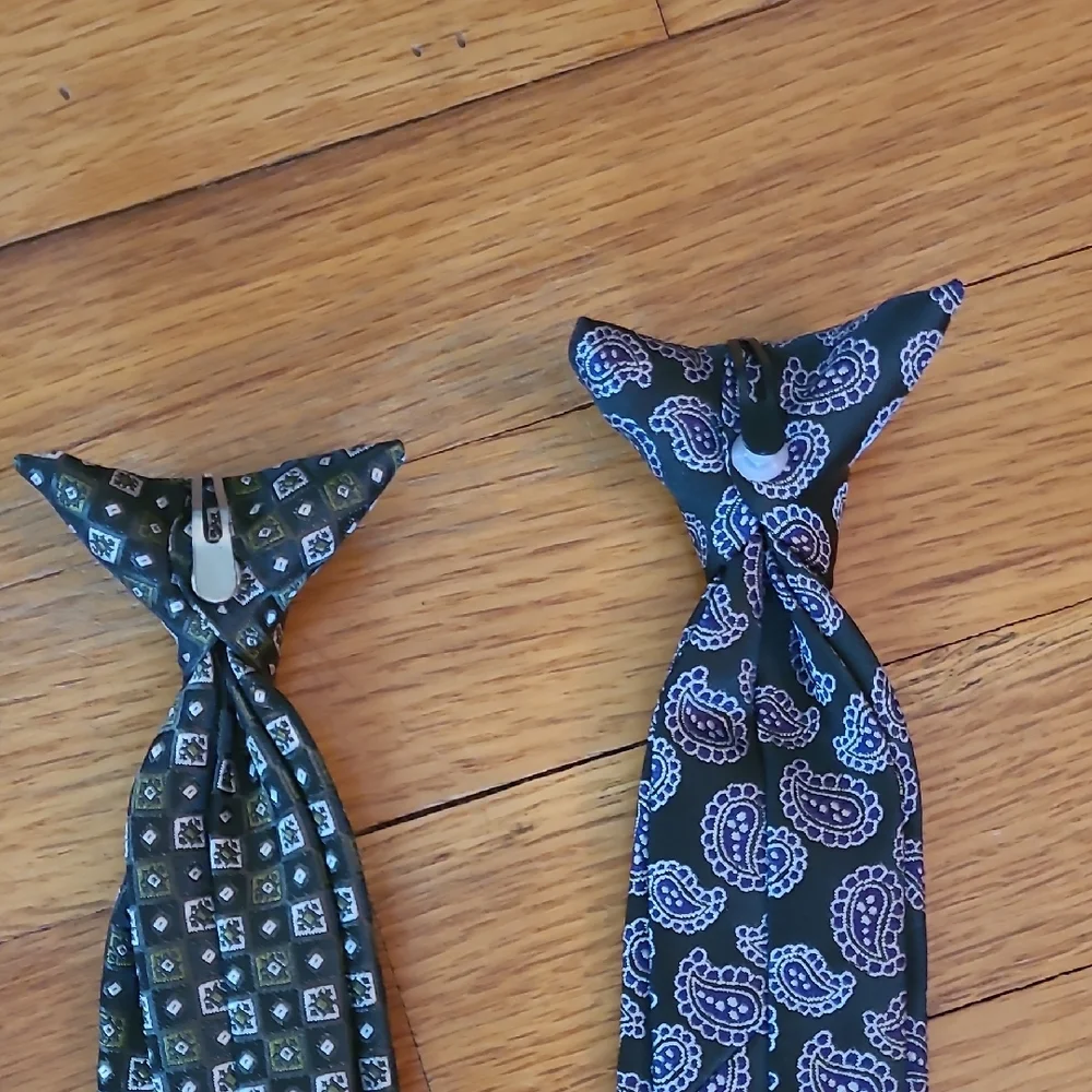 Elegant Black and Green Patterned Ties